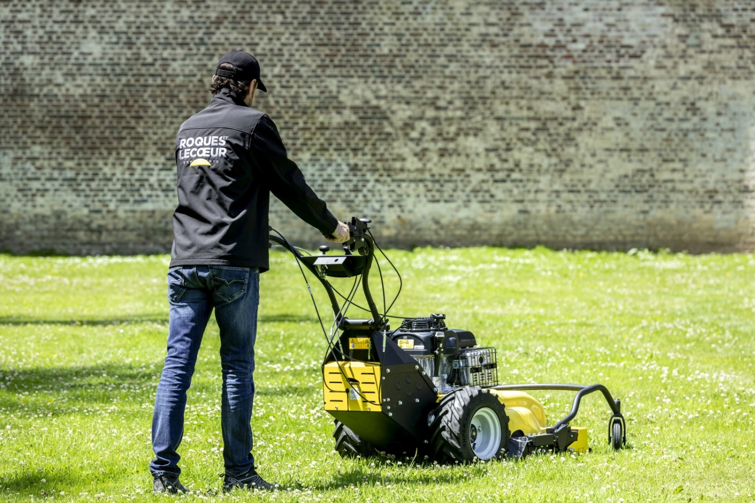 Roques et Lecoeur RL210H 4-Rad-Rasenmäher mit Honda-Motor – Bild 4
